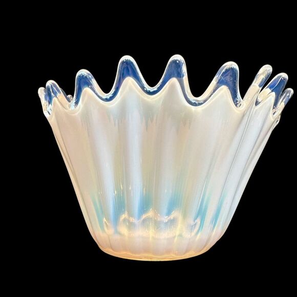 Fostoria Heirloom Opalescent Glass Mid-Century Modern Handkerchief Bowl - Picture 3 of 9